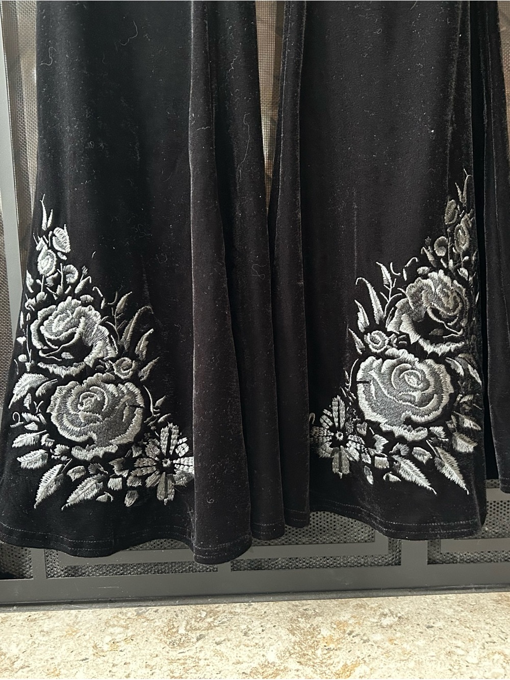 Killstar - [NWTs]A Devil’s Rose Velvet Embroidered Flares - Picture 4 of 7